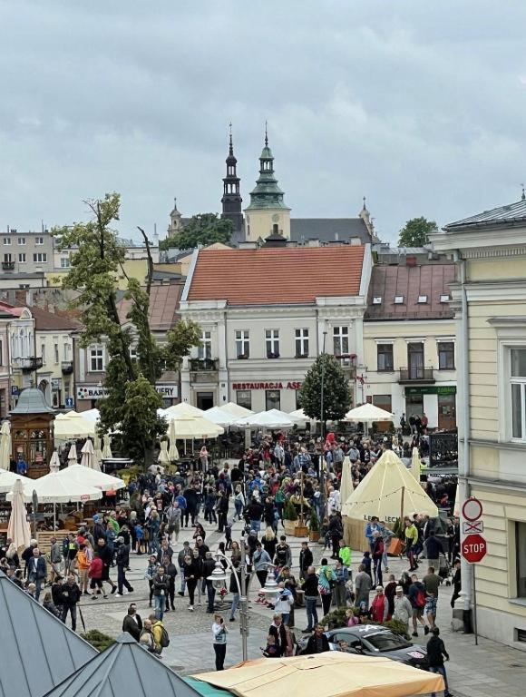 Hotels-Widok Rynek Pokoje - Centrum &Parking Кельце Экстерьер фото